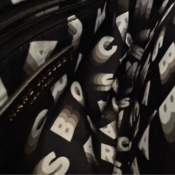 Marc Jacobs Lock That Messenger Crossbody - Picture 15 of 16